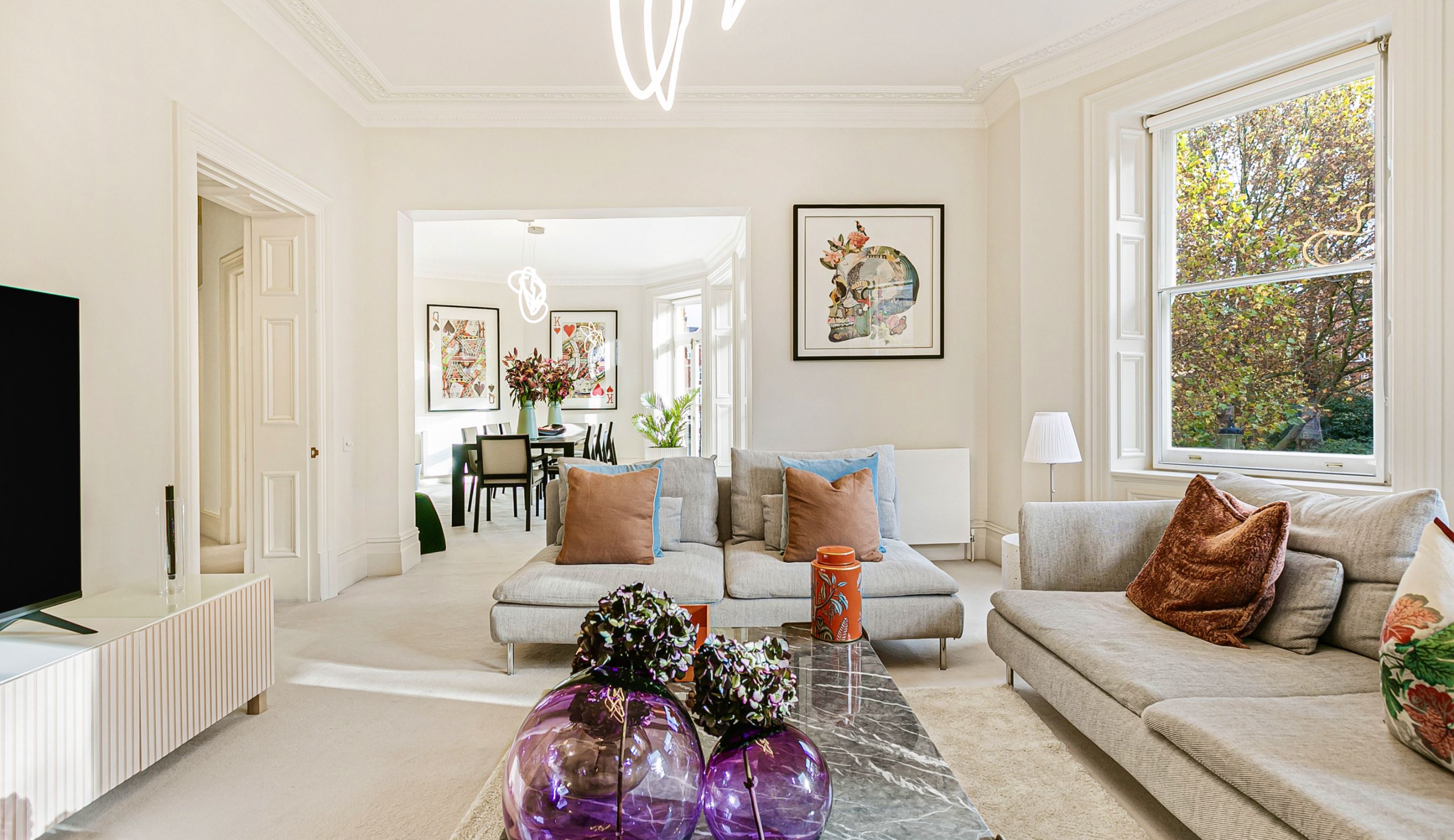 Cozy living room featuring contemporary furnishings and a bright atmosphere
