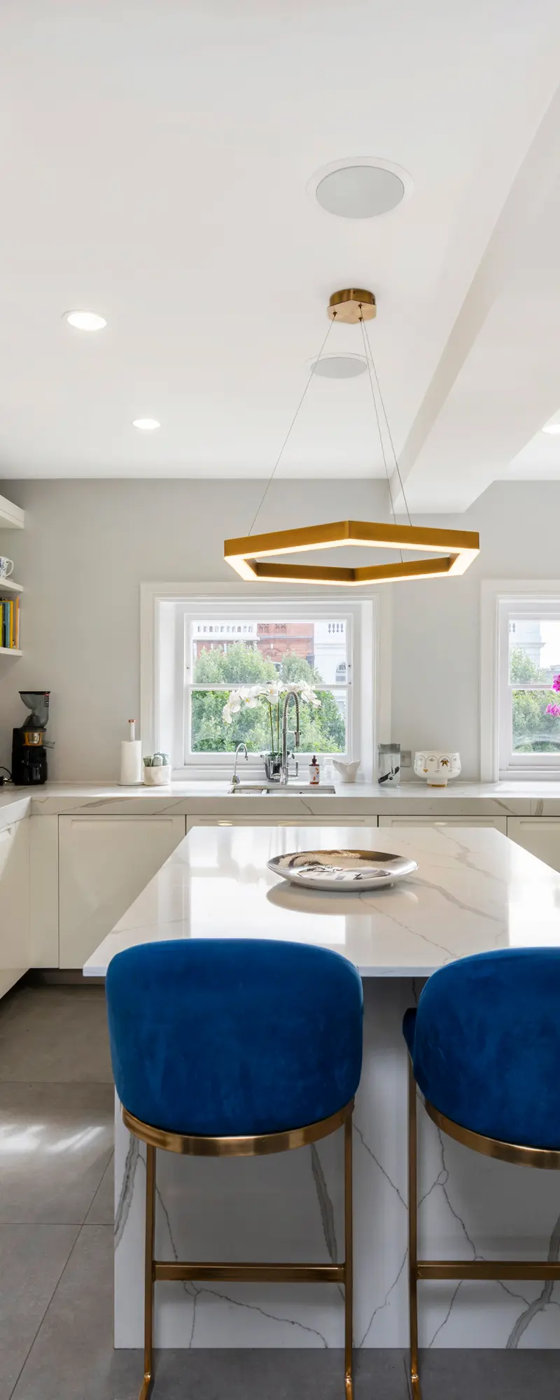 Large dining table and chairs in a Casa Cribs flat.