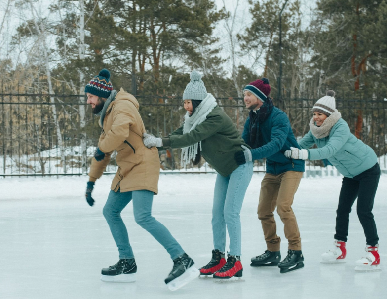 Winter Team Building Activities: 20 Ideas for Q1 Offsites