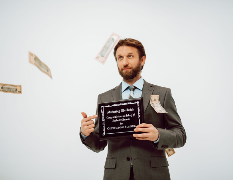 Sales Kickoff Awards: 25 Ideas That Motivate Reps to Sell More