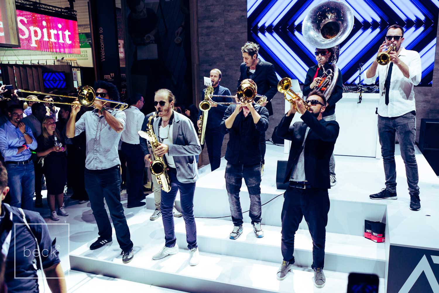 "The Buddy Horn Brass Sensation" bringt als Walking Act Stimmung auf deine Messe