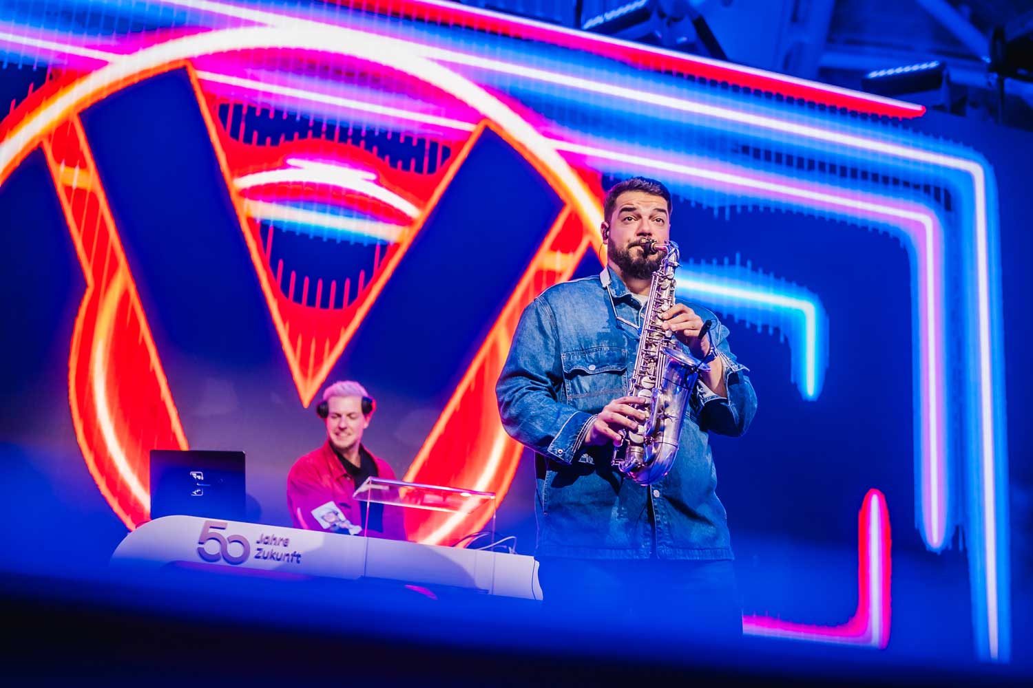 DJ plus Band Konzept für Galas, Messen und mehr