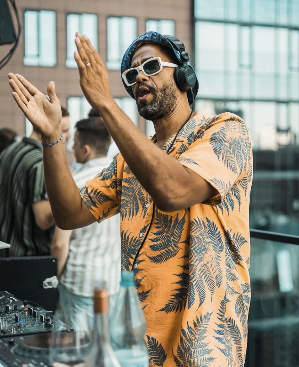 DJ Julian Smith buchen füe Hochzeiten, Private Feiern, Geburtstage und Firmenevents