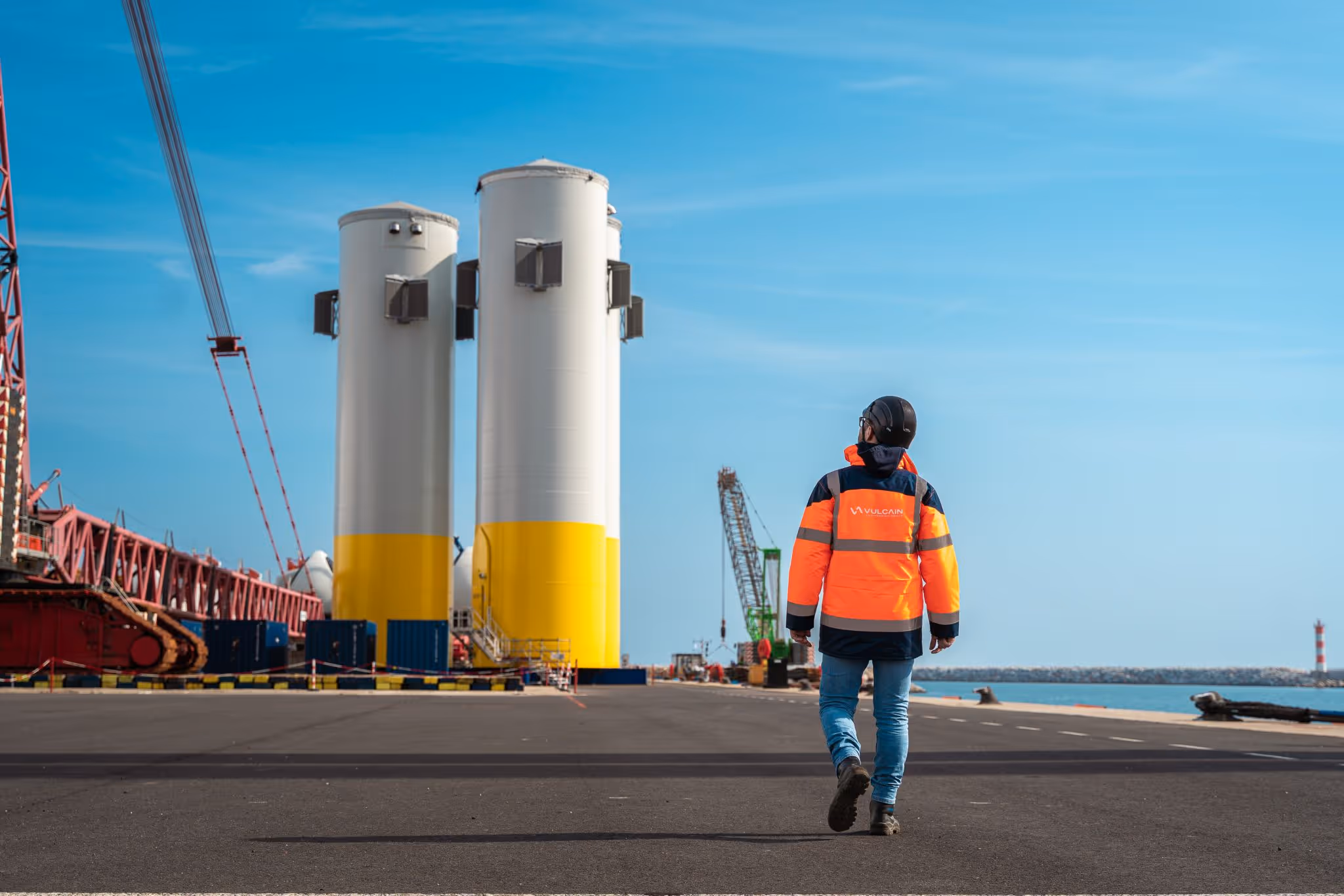 Une personne sur un port