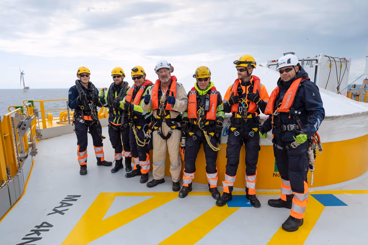 Photographie de plusieurs personnes en protections de chantier