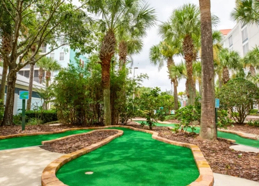 18-HOLE MINIATURE GOLF
