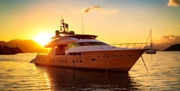 Boat manufacturing with composite material