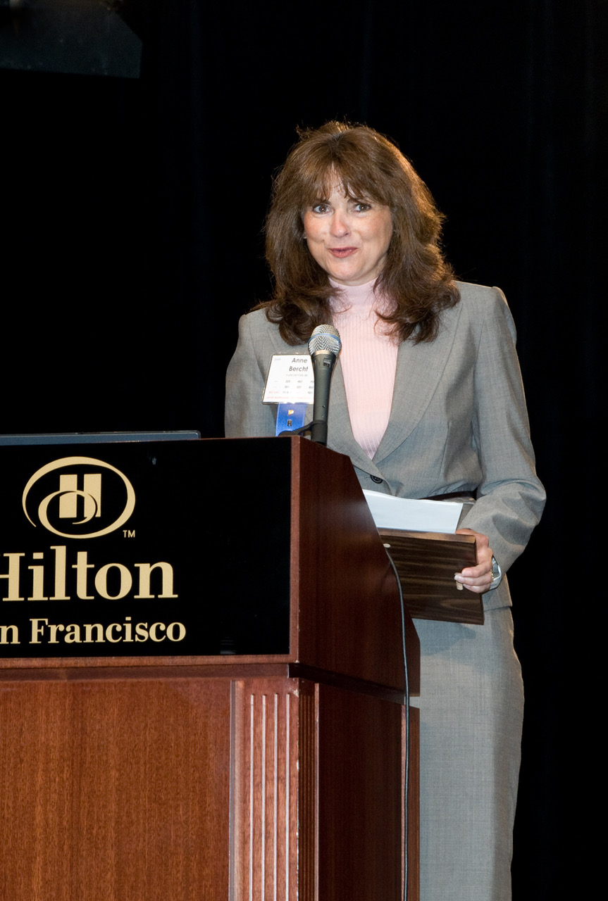 Anne receiving the Smart Marriages Award