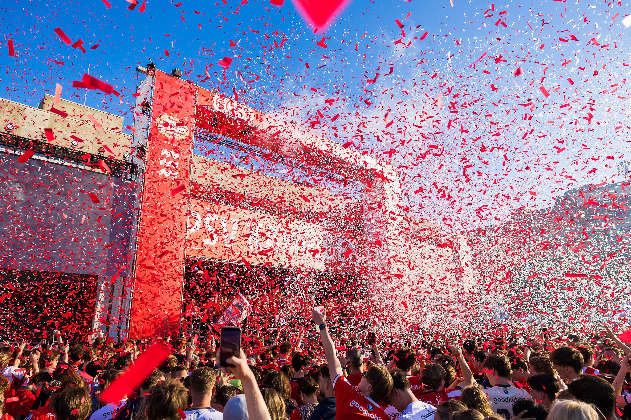 voorkant podium stadhuisplein psv