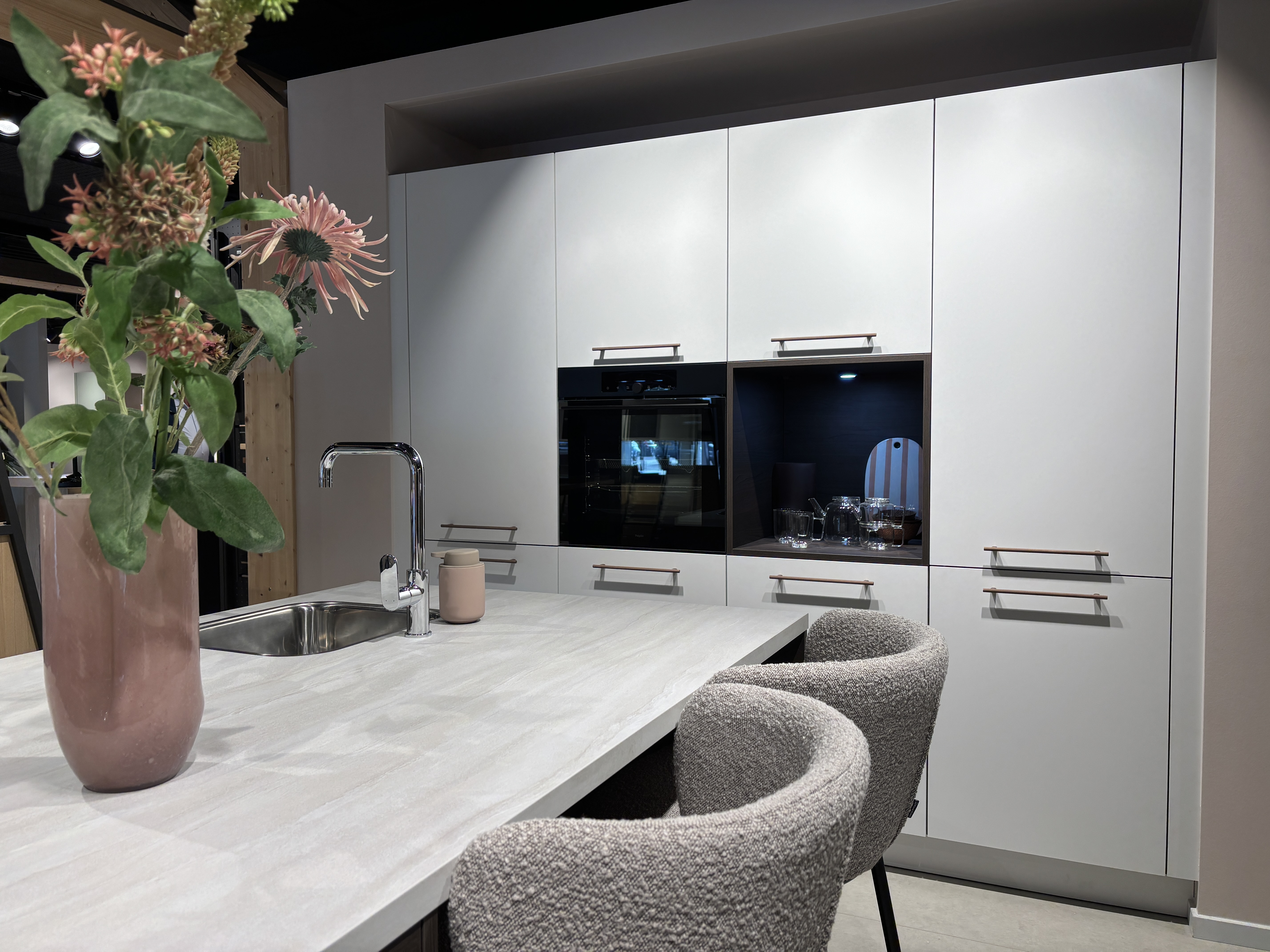 kleine keuken inrichten met kookeiland