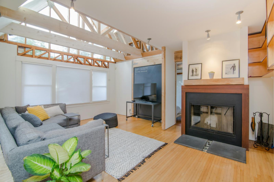huis met houten elementen