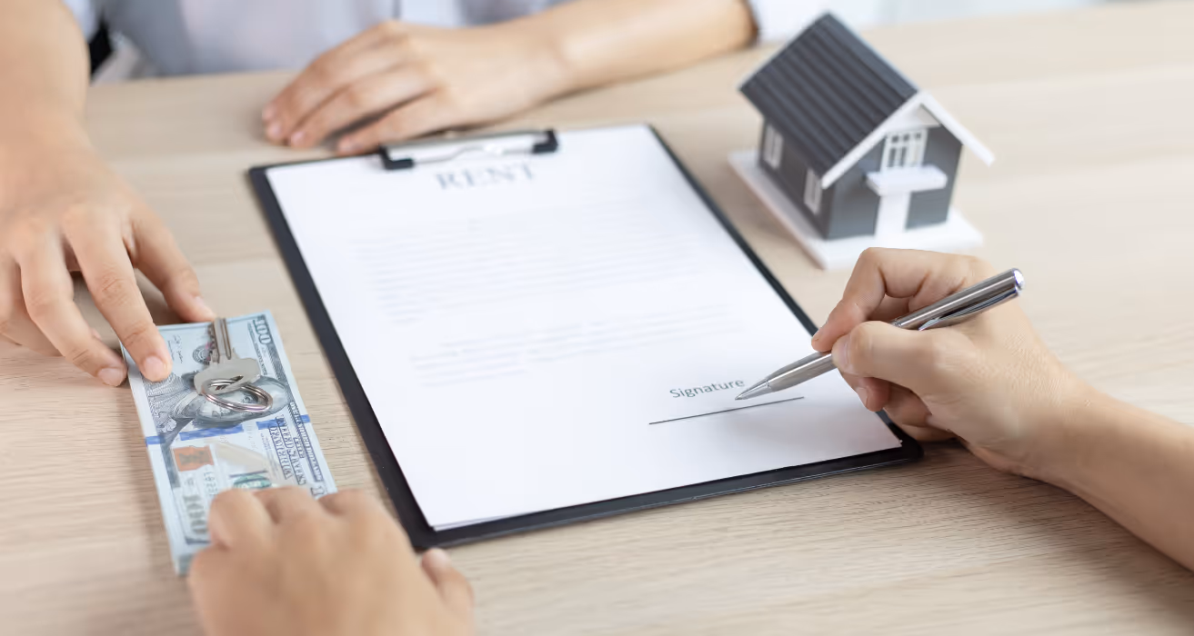 A house and upward arrow are shown to illustrate how a mortgage can be paid off faster using smart repayment methods."