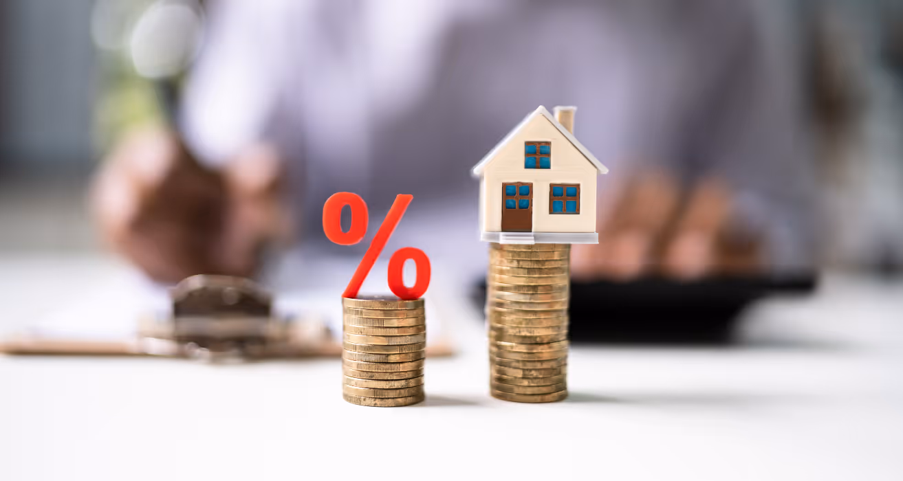 Illustration showing common mortgage servicing fees like late charges, with tips to avoid them and save money on your loan