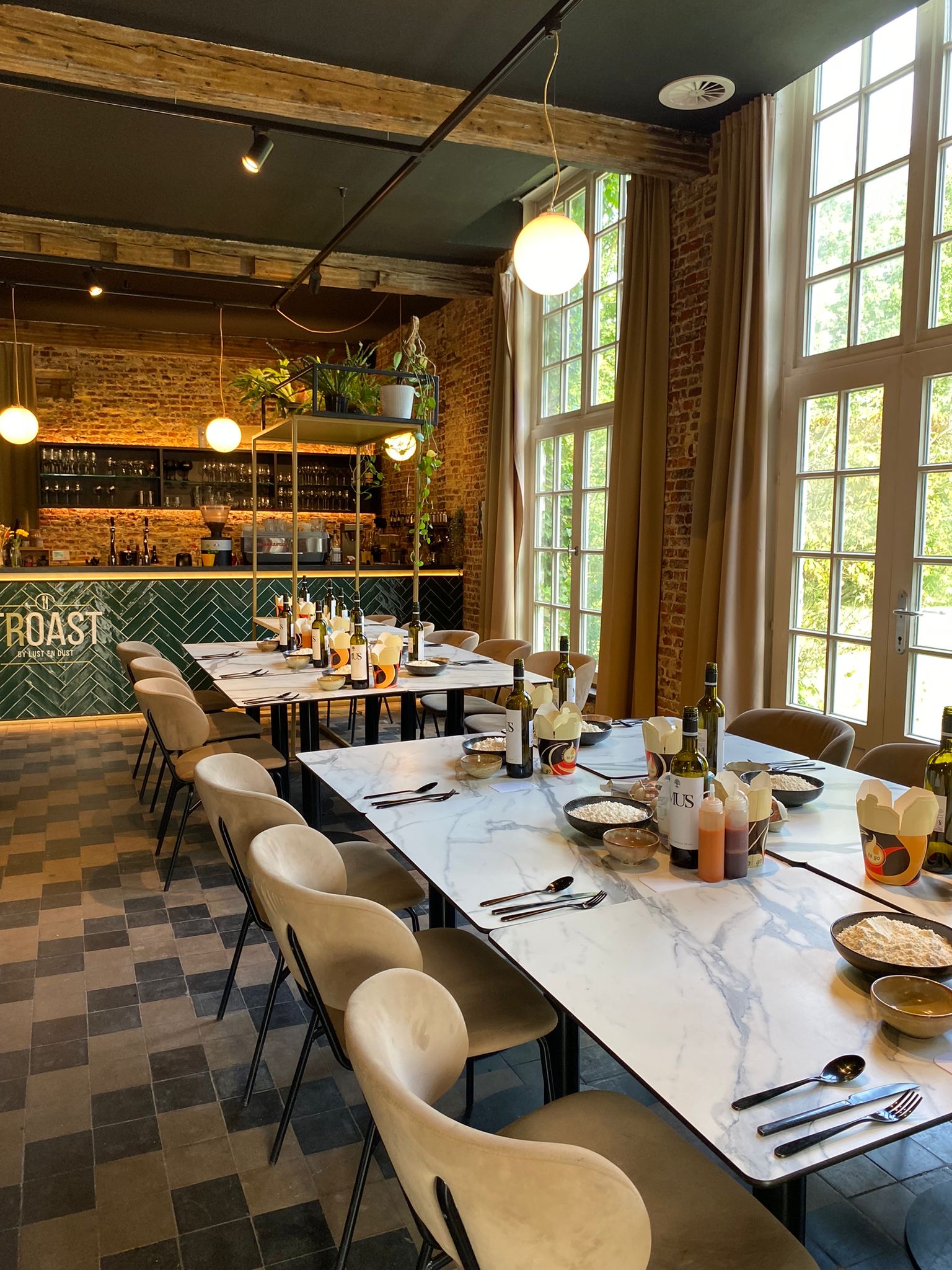 speculaas naast een speculaasplank