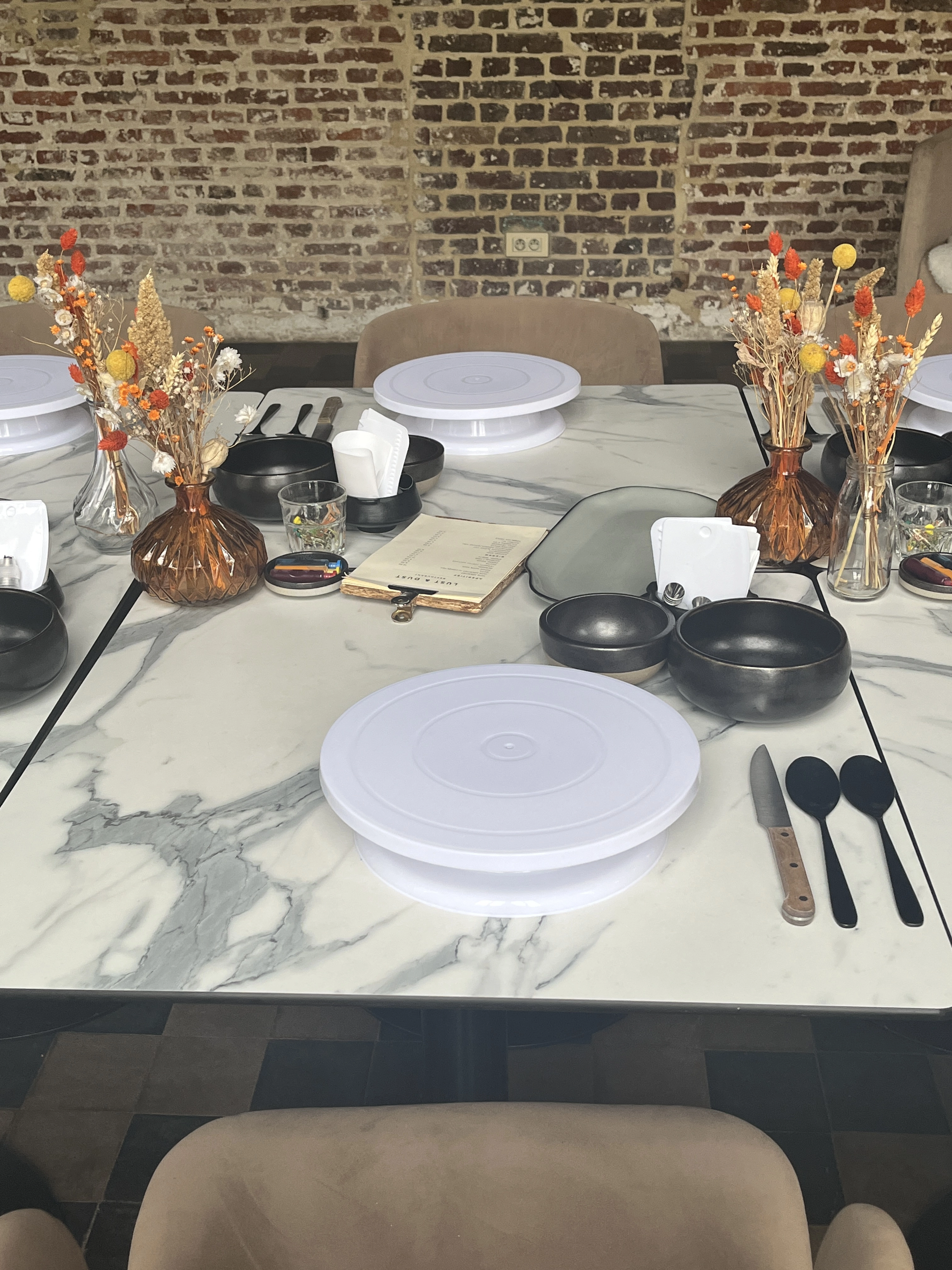 speculaas naast een speculaasplank