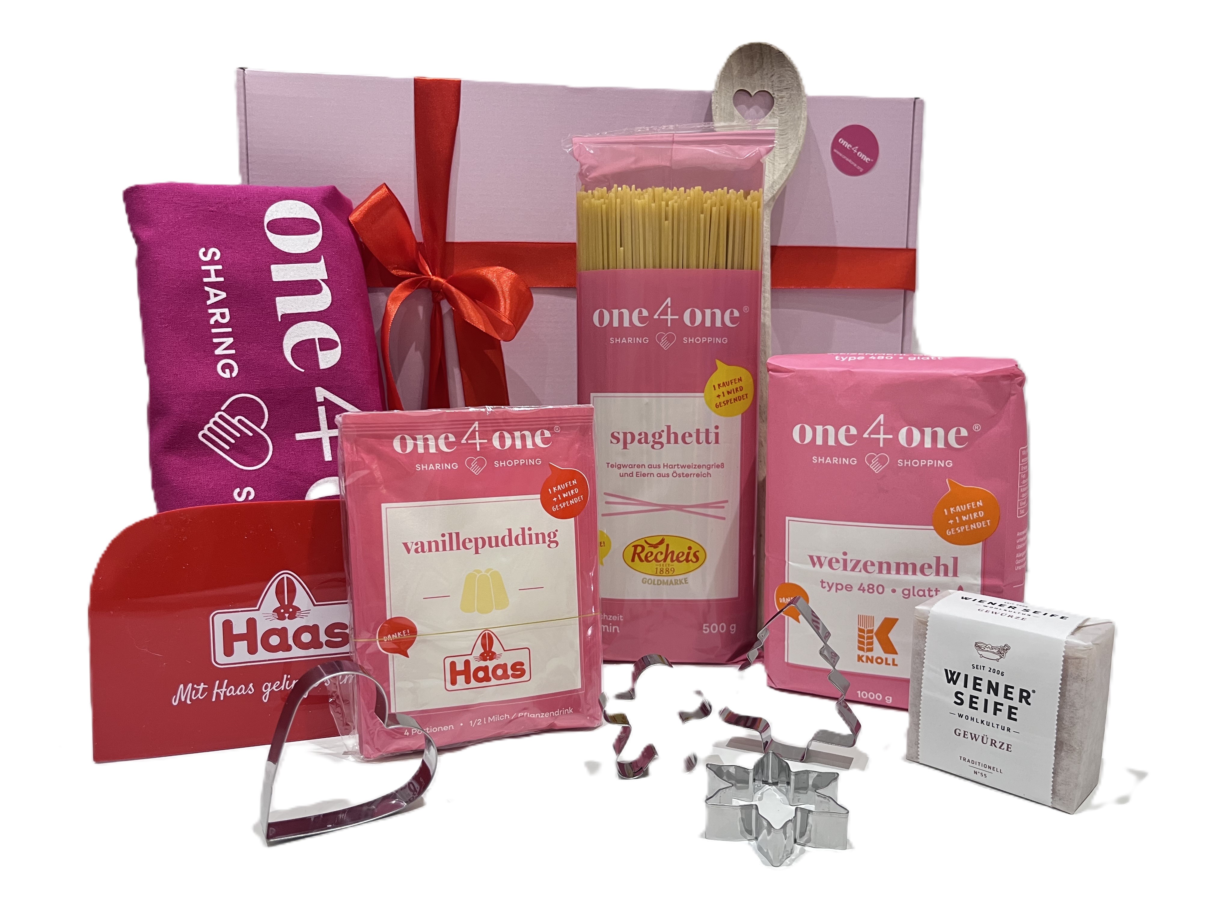 One4One Mehl, Spaghetti, Puddingpulver, Wiener Seife, Kochlöffel, Kochschürze, Teigkarte, Rezeptheft, Ausstechformen