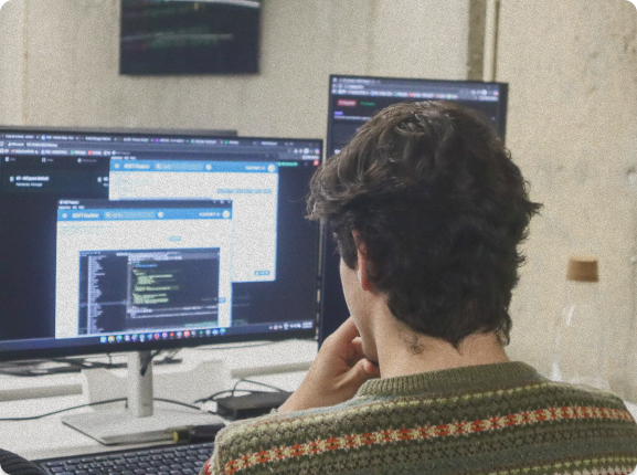 Illustration representing a dedicated industrial technical support team ready to assist