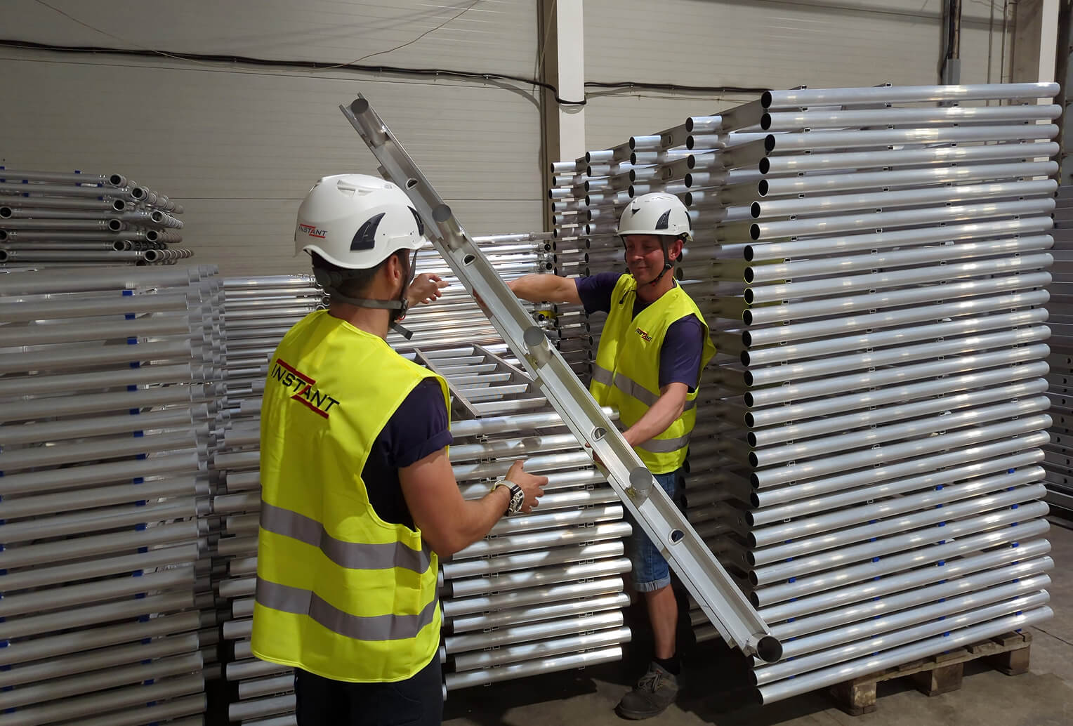 Montering av Zip-Up byggställning i lager i Stockholm