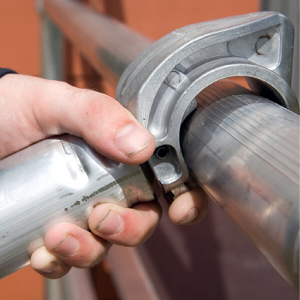 Automatisk stagkoppling från Zip-Up – smidig och säker montering i Stockholm