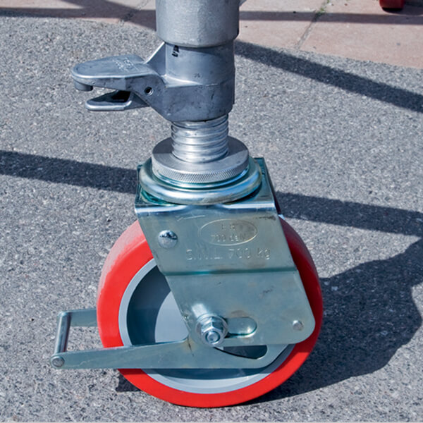 Justerbart ben med hjul för Zip-Up byggställning i Stockholm – enkel nivellering på ojämnt underlag