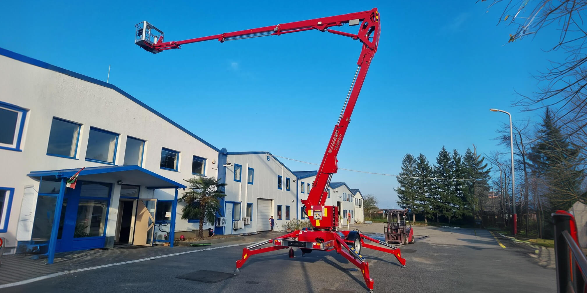 DINO släplyft från Zip-Up för säkra höjdarbeten i Stockholm