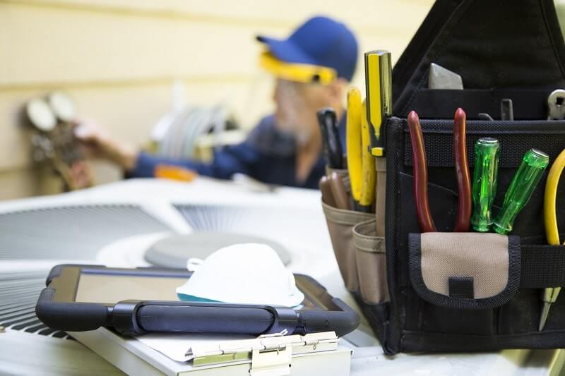HVAC-tech-service-tools
