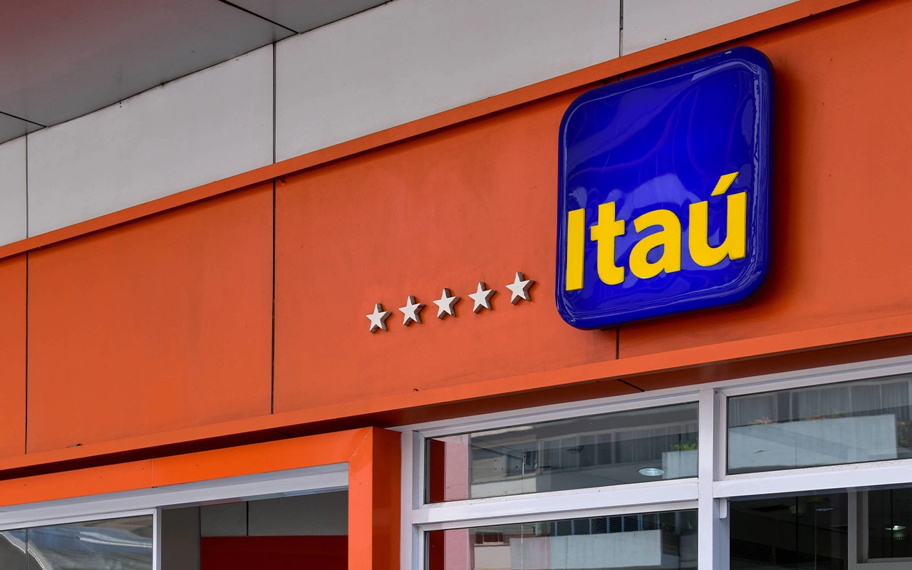 Demissões no Itaú: o que diz a lei sobre monitoramento e desligamentos em massa