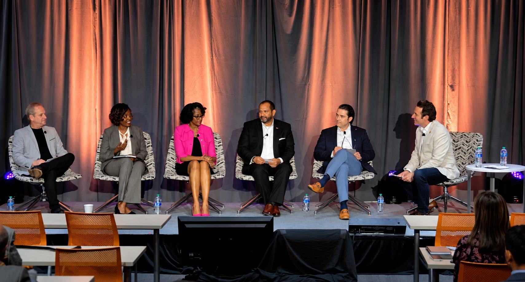 Glenn Llopis moderating a panel at the 2022 LAOP Summit