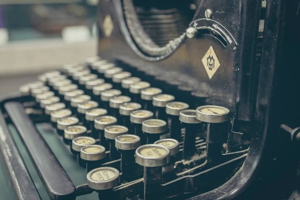 typewriter-407695_1920