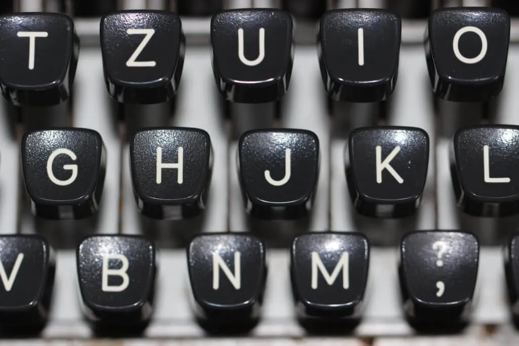 typewriter-1227357_1920