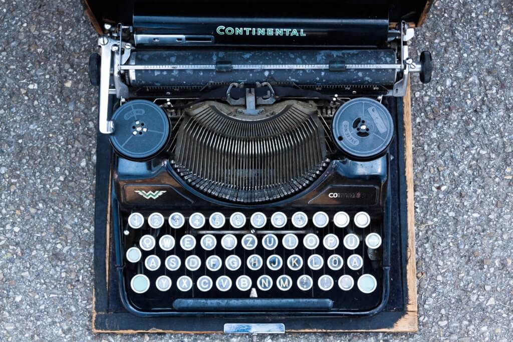 typewriter-795091_1920