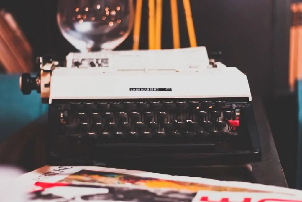 typewriter-1031317_1920