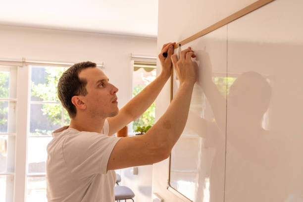 How to Hire Maintenance Electrician Melbourne Staff
