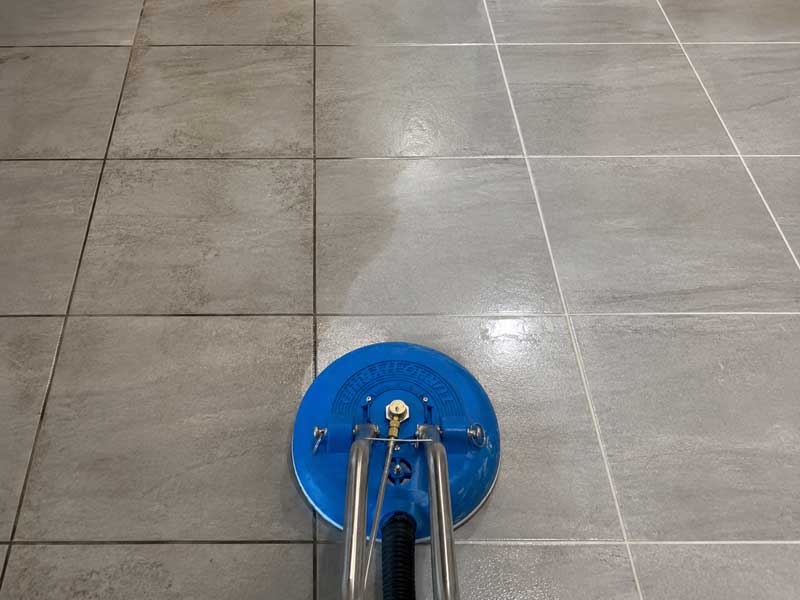 Truckmount carpet cleaning machine