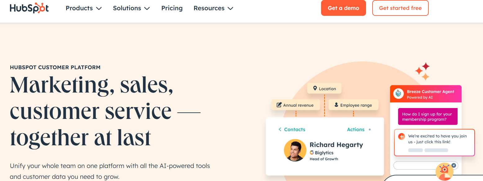 HubSpot Service Hub ticketing and live chat dashboard