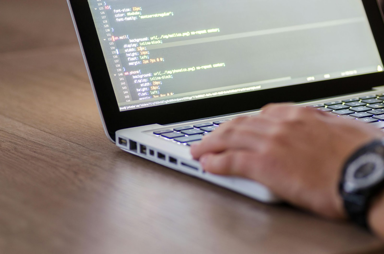 Customers expect fast, accurate, and empathetic replies the moment they open a chat window.