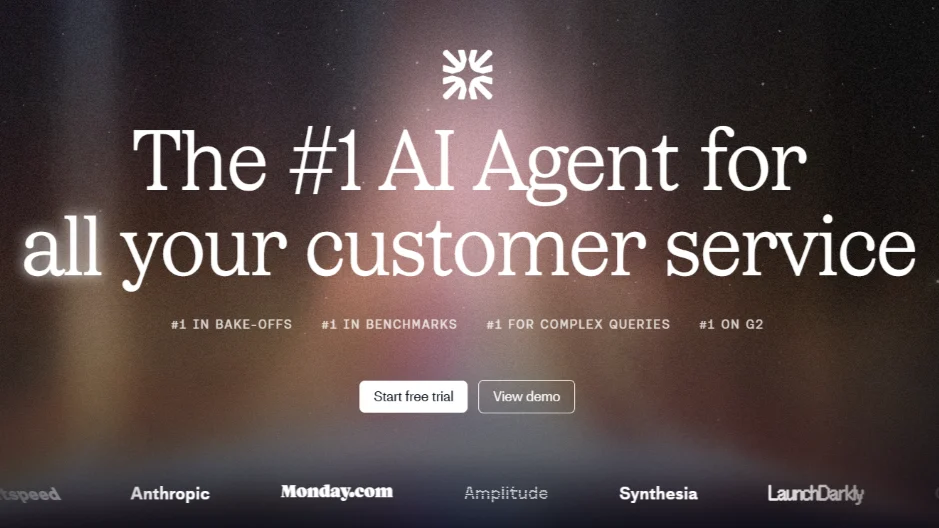 Intercom live chat and AI support features for real-time engagement