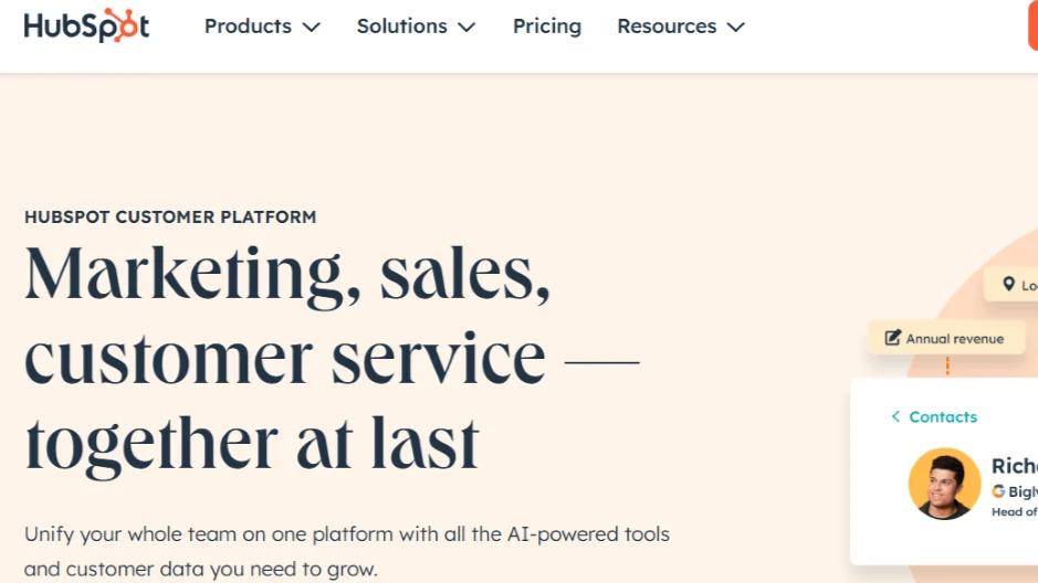 HubSpot Service Hub ticketing and live chat dashboard