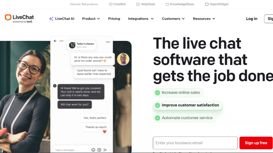 LiveChat homepage showing AI live chat that boosts sales and customer satisfaction.