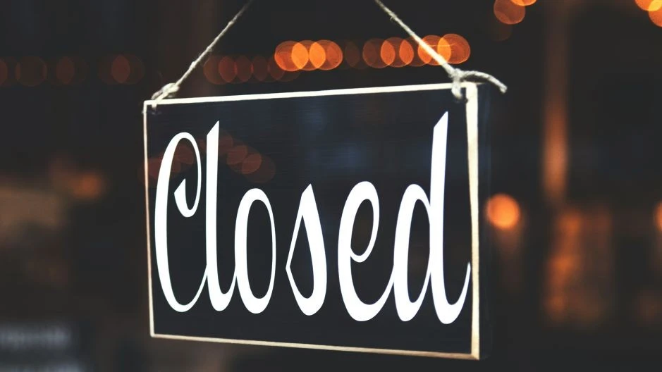 Business closed for the day sign on entrance referring to out-of-office scripts