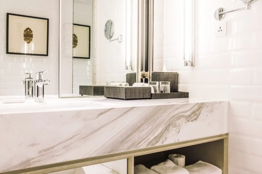 How Reglazing Provides a Fresh Look Without a Remodel
