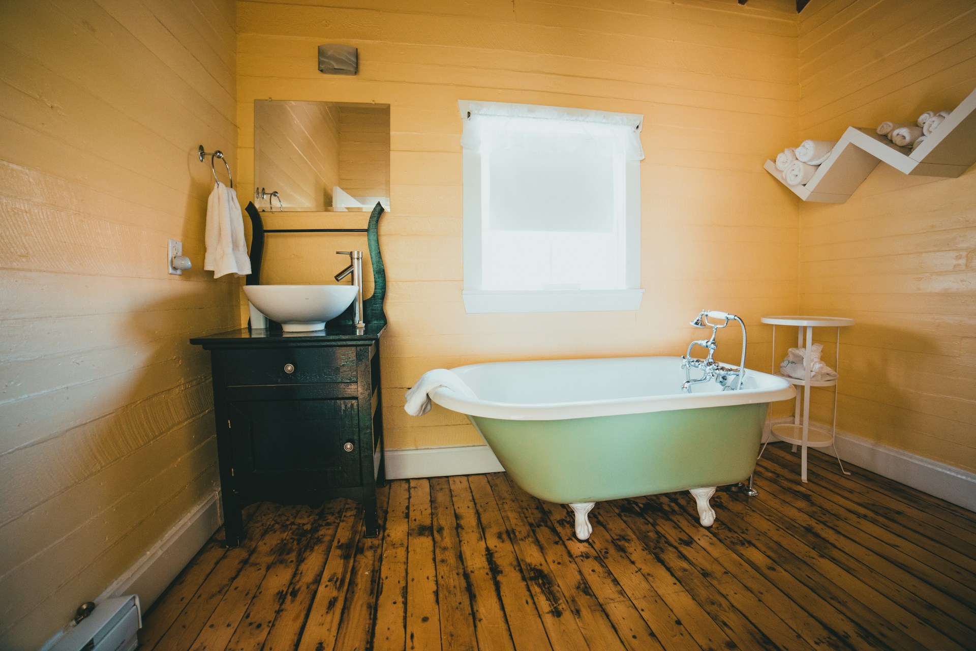 Troubleshooting Uneven Spray Patterns in Bathtub Restoration Projects