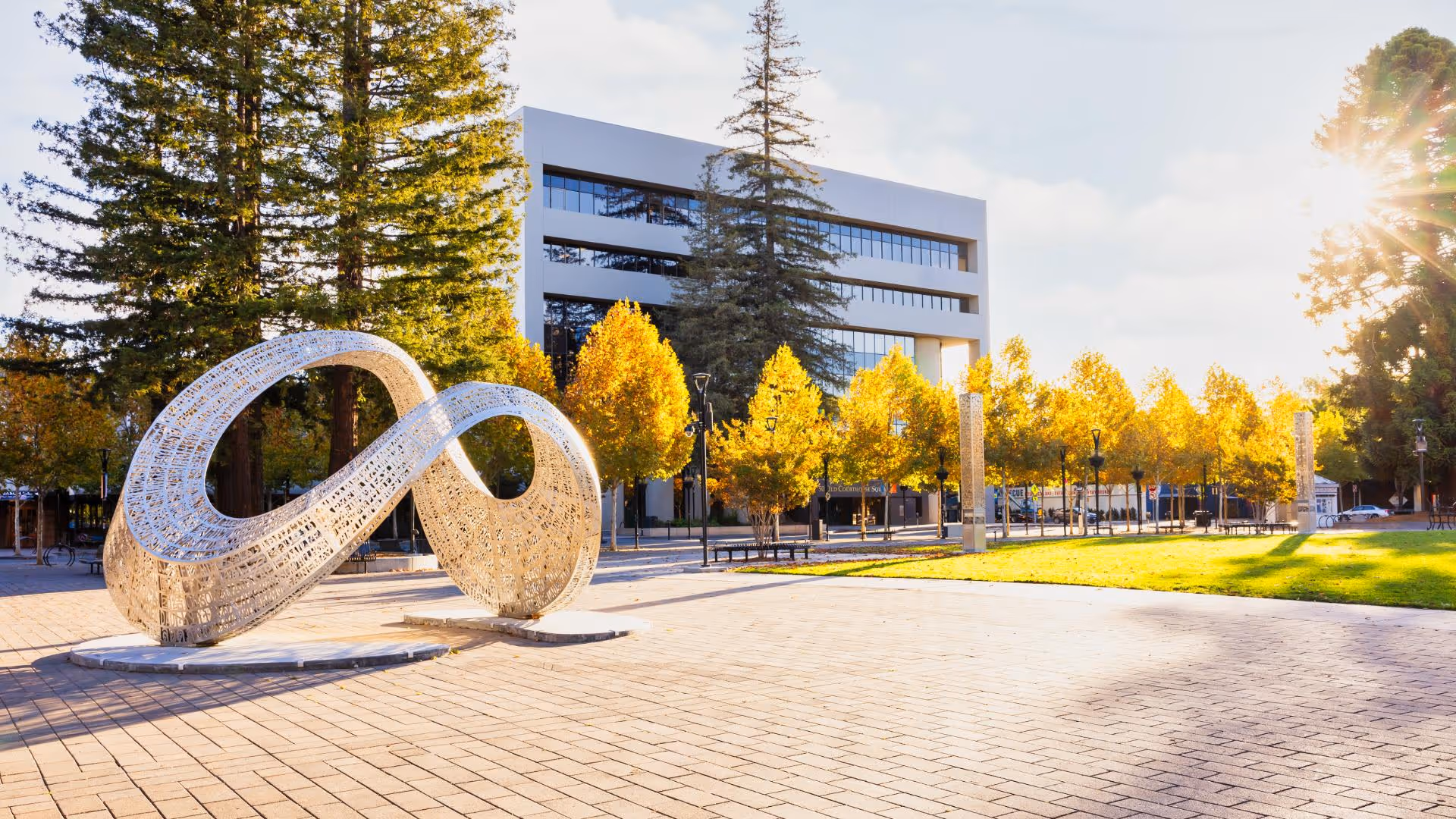 Photo of the "Unum" sculpture in Santa Rosa's Old Courthouse Square