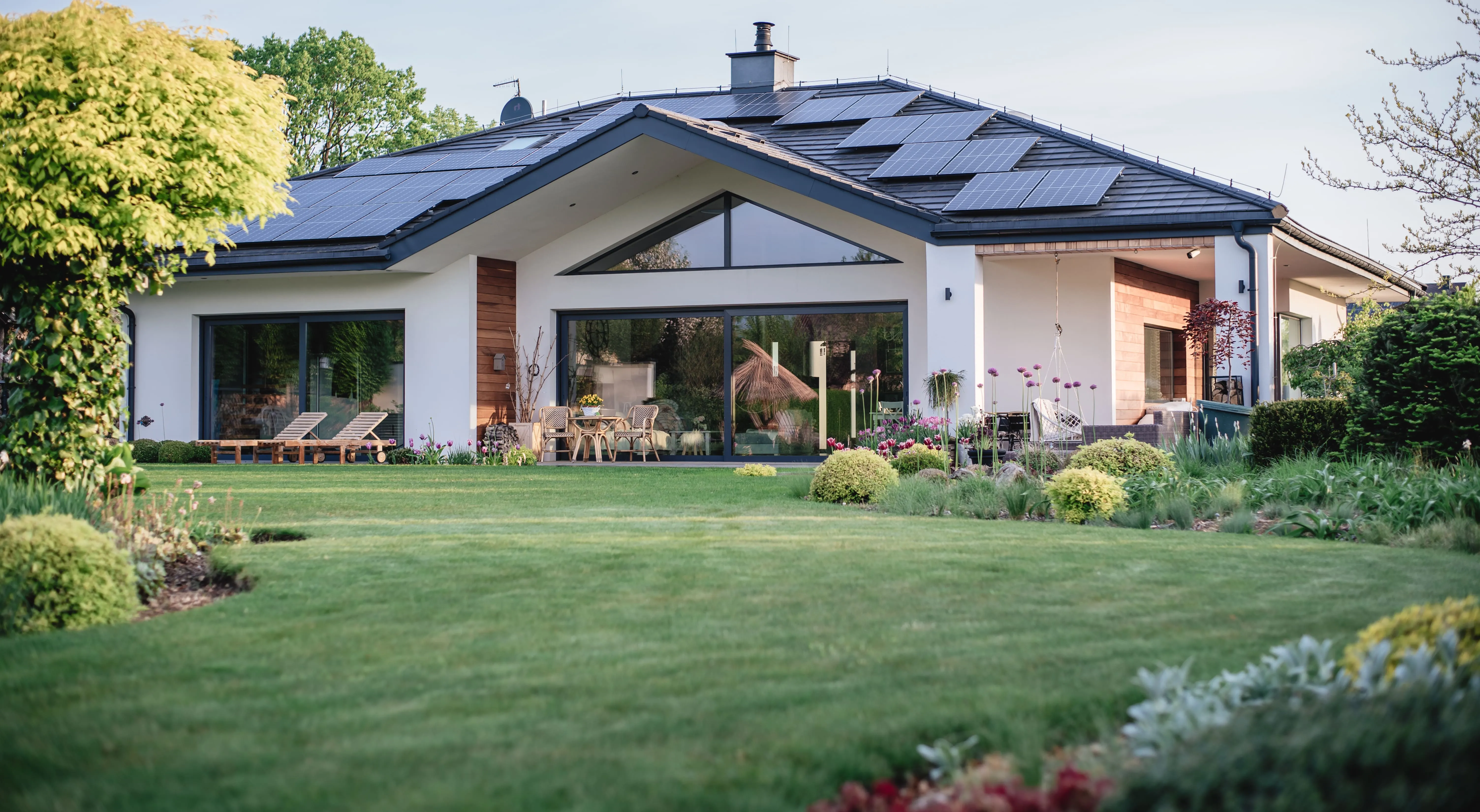 Schlüsselfertiger Photovoltaik-Anlagenbau auf Einfamilienhaus – Solaranlage mit Montage durch MetaSolar & Energy in Österreich
