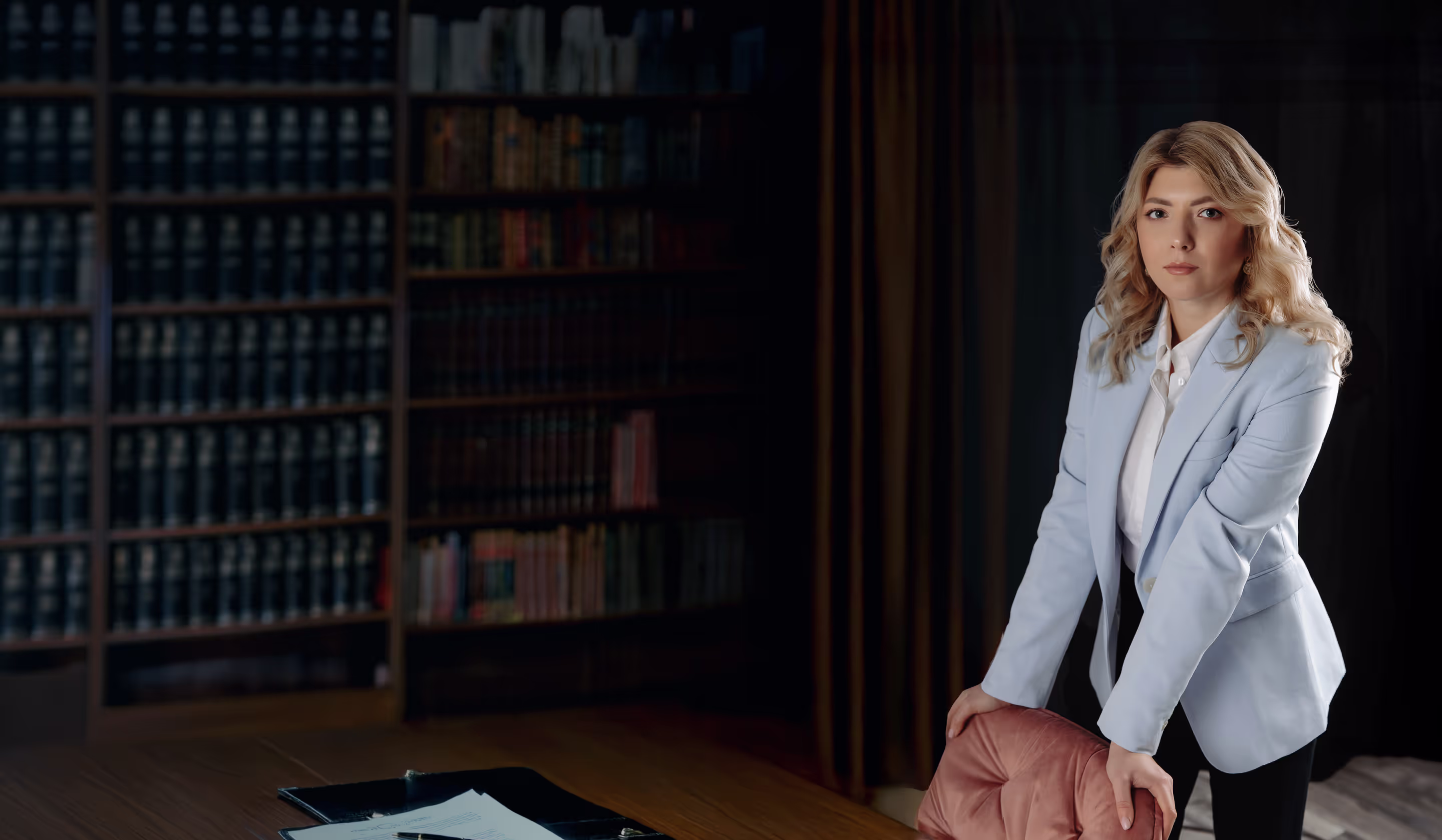 Зображення головної сторінки, фото адвоката.