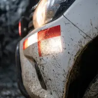 Detalhe da faixa refletiva