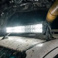 Detalhe da barra de LED acesa