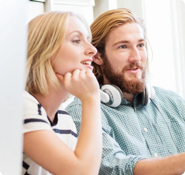 couple looking at a screen 