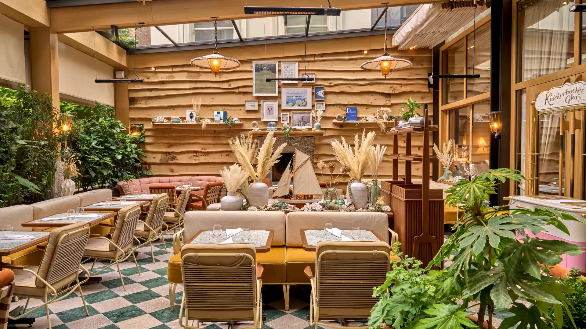 Knickerbocker Glory eating area