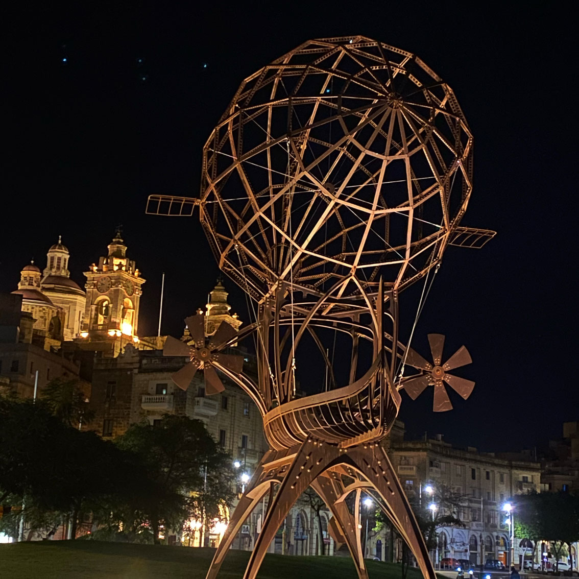 Modern sculpture in Vittoriosa, Malta. House for sale.